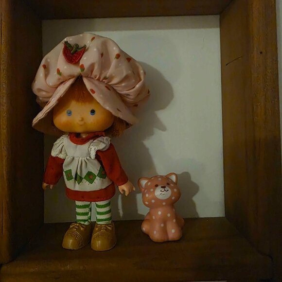 Vintage Strawberry Shortcake Dolls , Huckleberry Finn , Cherry Cuddler - Picture 3 of 4